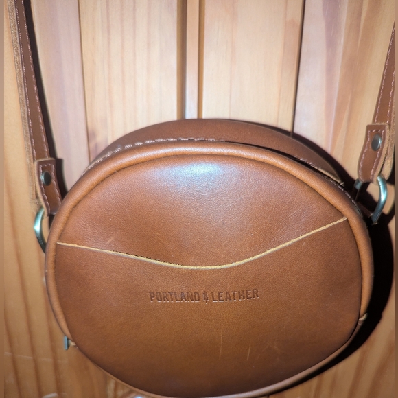 Portland Leather Brown Crossbody Bag. - Picture 5 of 12